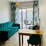 Apartment Z Ogrodkiem I Garazem *