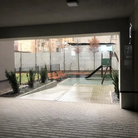Apartament Z Ogródkiem I Garażem *