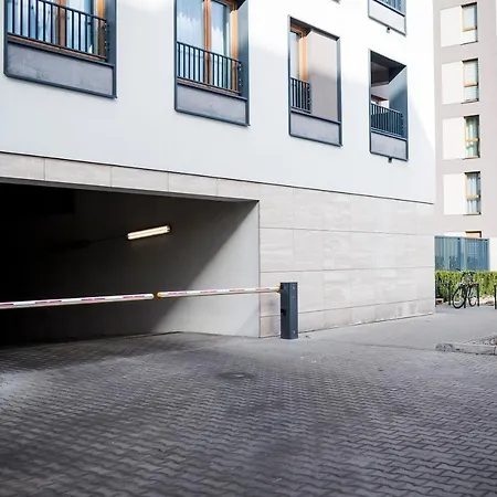 Z Ogrodkiem I Garazem Apartment
