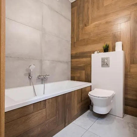 Z Ogrodkiem I Garazem דירה *