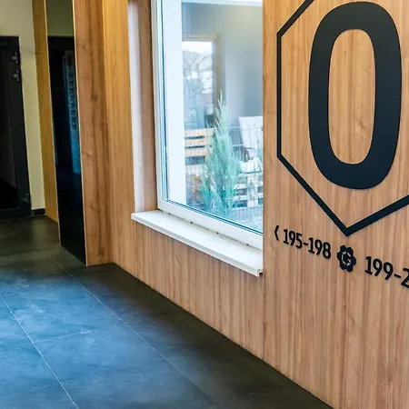 Z Ogrodkiem I Garazem דירה פוזנן