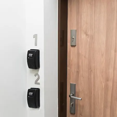 Z Ogrodkiem I Garazem דירה