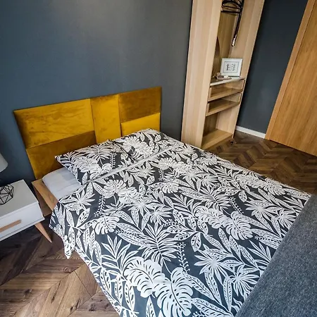 Z Ogrodkiem I Garazem פוזנן