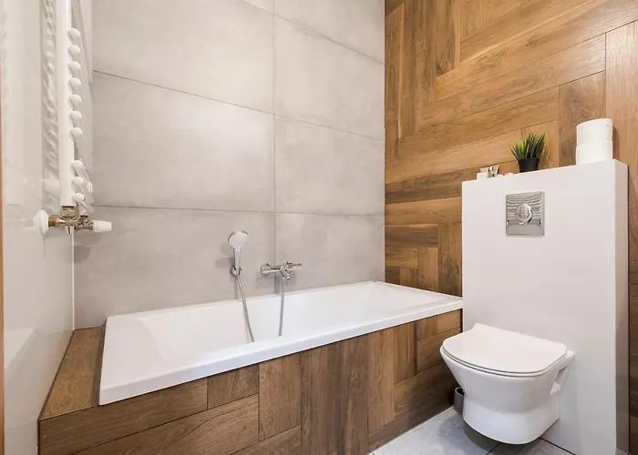 Z Ogrodkiem I Garazem