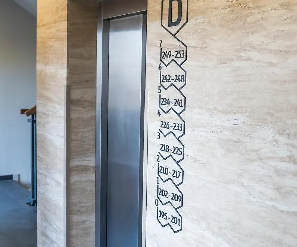 Z Ogródkiem I Garażem *