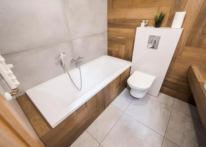 Z Ogródkiem I Garażem