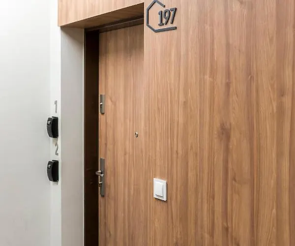 Z Ogródkiem I Garażem