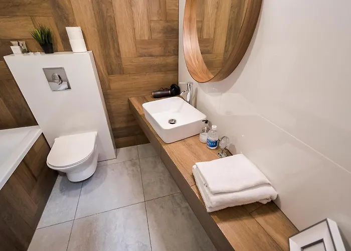 Z Ogródkiem I Garażem *