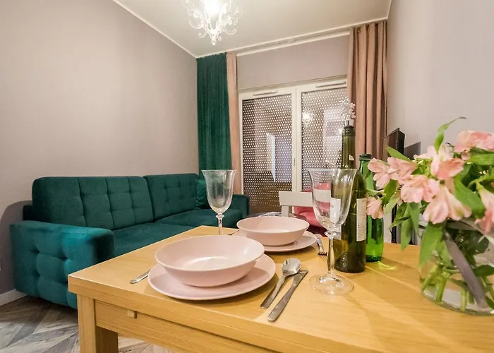 Z Ogrodkiem I Garazem *