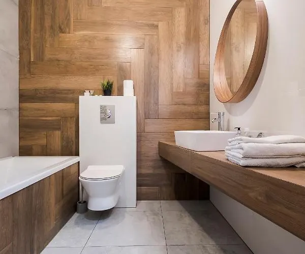 Z Ogrodkiem I Garazem Poznan