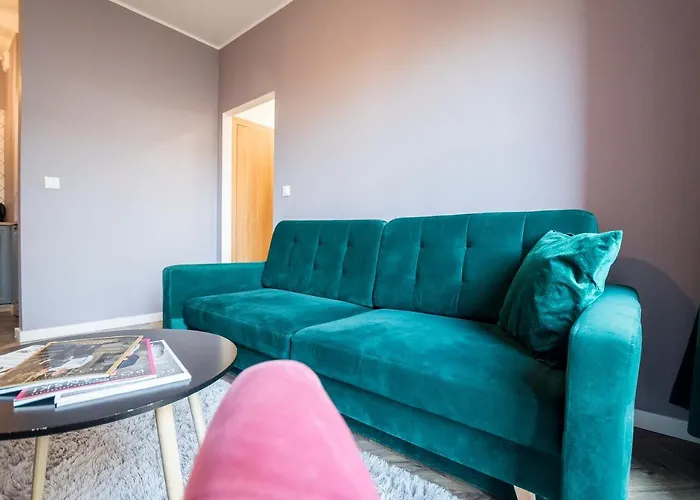 Z Ogrodkiem I Garazem Poznan