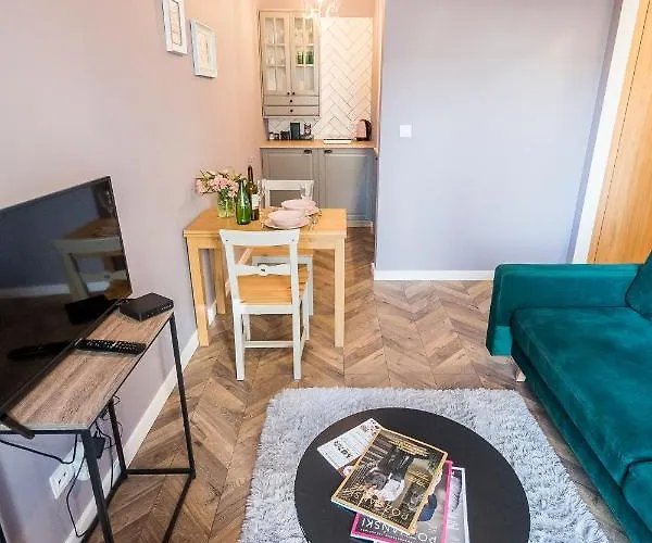 Z Ogródkiem I Garażem *