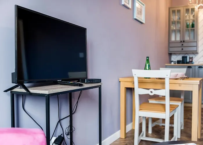 Z Ogrodkiem I Garazem *