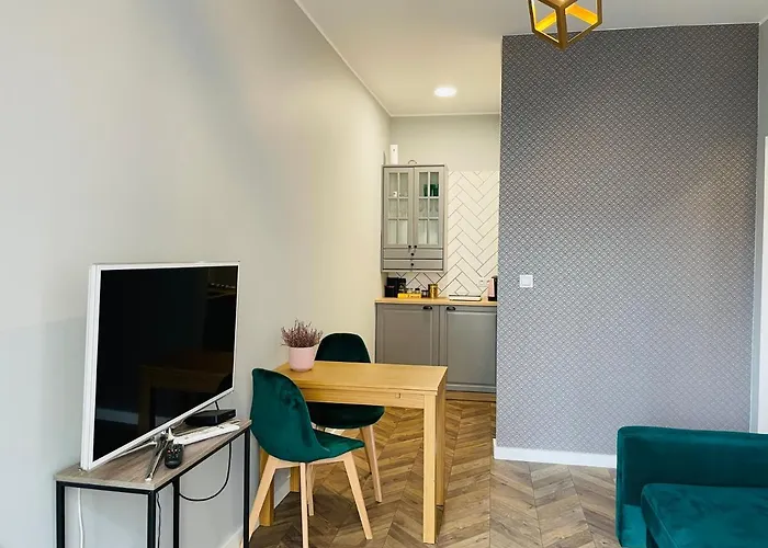 Z Ogrodkiem I Garazem