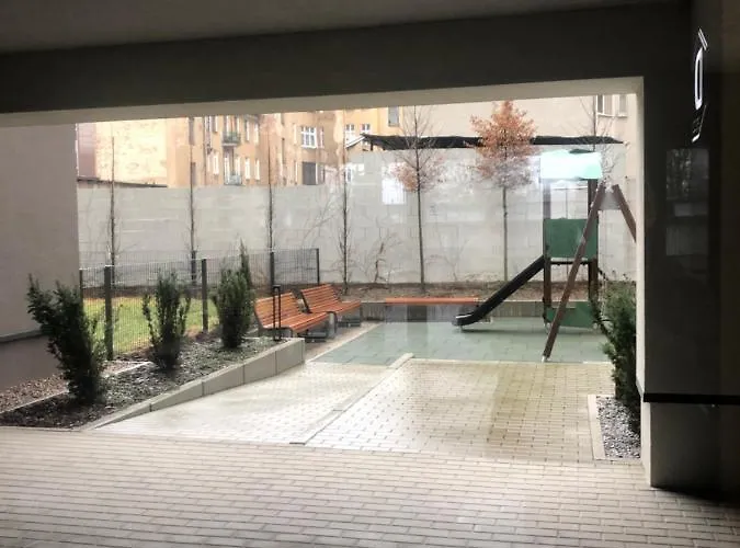 Apartment Z Ogrodkiem I Garazem *